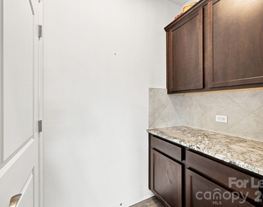 219 Canada Drive - Photo Thumbnail 19