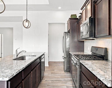 219 Canada Drive - Photo Thumbnail 5