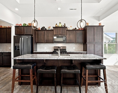 219 Canada Drive - Photo Thumbnail 7