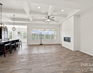 219 Canada Drive - Photo Thumbnail 4
