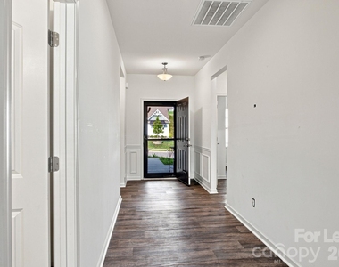 219 Canada Drive - Photo Thumbnail 3