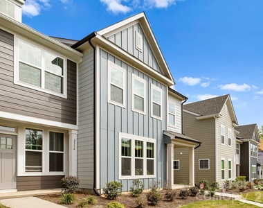 2950 Clyde Drive - Photo Thumbnail 2