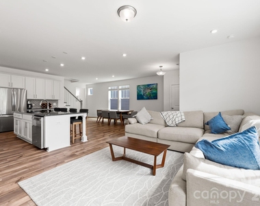 2950 Clyde Drive - Photo Thumbnail 8