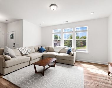 2950 Clyde Drive - Photo Thumbnail 7