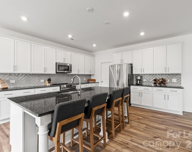 2950 Clyde Drive - Photo Thumbnail 9