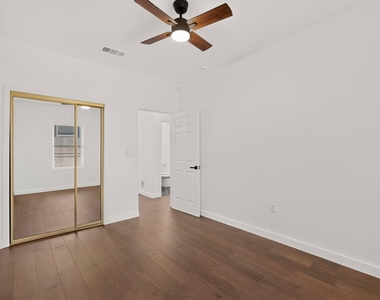 1100 S Brighton Avenue - Photo Thumbnail 9