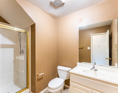 922 Creekbend Drive - Photo Thumbnail 19
