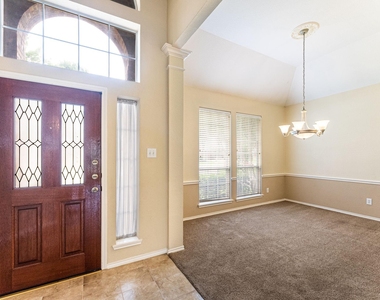 922 Creekbend Drive - Photo Thumbnail 4
