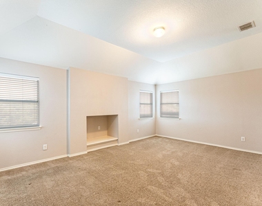 922 Creekbend Drive - Photo Thumbnail 25