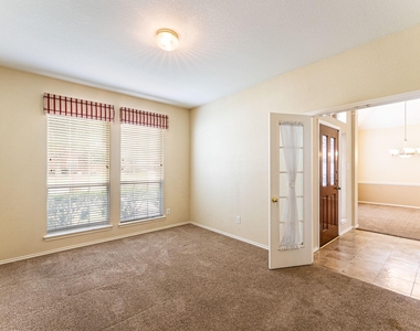 922 Creekbend Drive - Photo Thumbnail 12