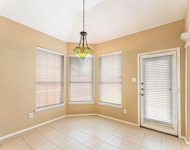 922 Creekbend Drive - Photo Thumbnail 16