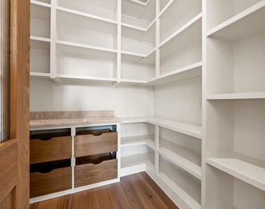 111 Beldonia Court - Photo Thumbnail 5