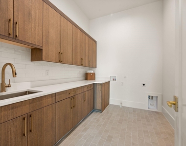 111 Beldonia Court - Photo Thumbnail 19