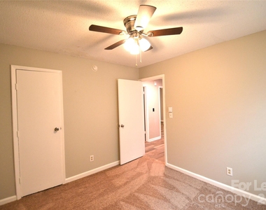 102 Sunset Drive - Photo Thumbnail 18
