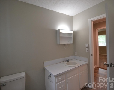 102 Sunset Drive - Photo Thumbnail 15
