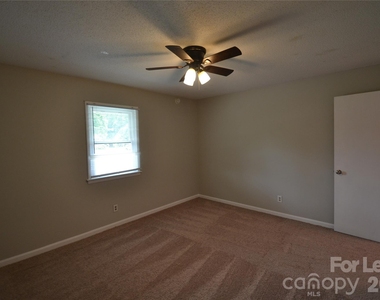102 Sunset Drive - Photo Thumbnail 13