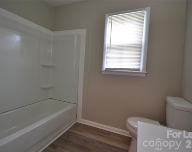 102 Sunset Drive - Photo Thumbnail 14
