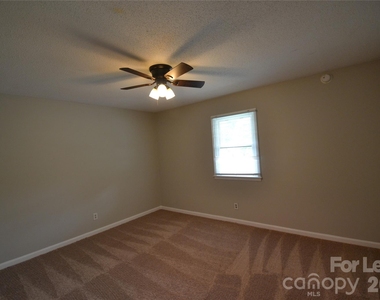 102 Sunset Drive - Photo Thumbnail 10