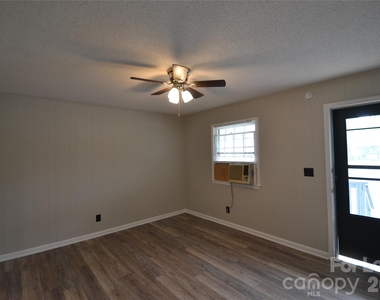 102 Sunset Drive - Photo Thumbnail 3