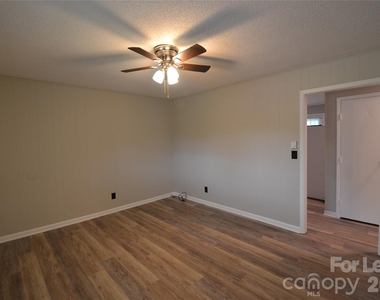 102 Sunset Drive - Photo Thumbnail 6