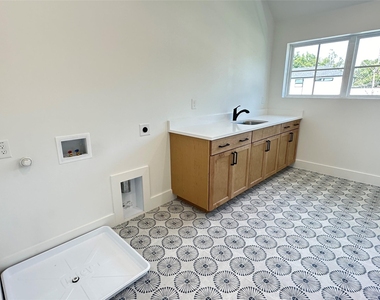 3908 Rochelle Drive - Photo Thumbnail 18