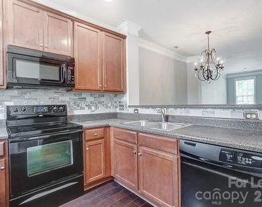 9519 Longstone Lane - Photo Thumbnail 10