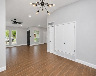 7212 Wayfarer Trail - Photo Thumbnail 10