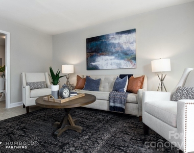 206 E Glendale Avenue - Photo Thumbnail 3