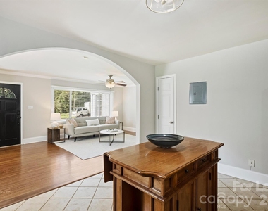 1323 Carolyn Drive - Photo Thumbnail 6