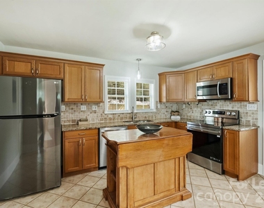 1323 Carolyn Drive - Photo Thumbnail 5