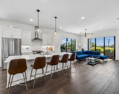 737 N Zang Boulevard - Photo Thumbnail 5