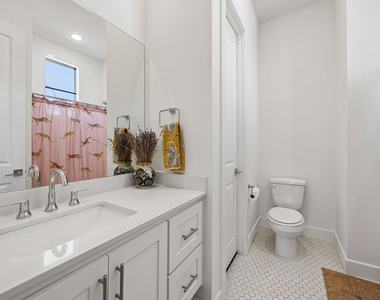 737 N Zang Boulevard - Photo Thumbnail 20