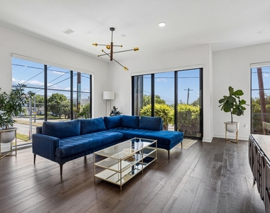 737 N Zang Boulevard - Photo Thumbnail 10