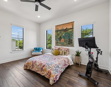 737 N Zang Boulevard - Photo Thumbnail 19