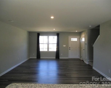 1021 Jeffrey Court Sw - Photo Thumbnail 1
