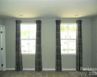 1021 Jeffrey Court Sw - Photo Thumbnail 6