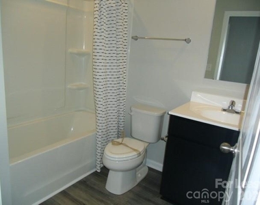 1021 Jeffrey Court Sw - Photo Thumbnail 7