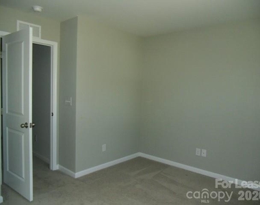 1021 Jeffrey Court Sw - Photo Thumbnail 13