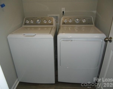 1021 Jeffrey Court Sw - Photo Thumbnail 8