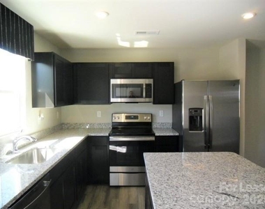1021 Jeffrey Court Sw - Photo Thumbnail 3