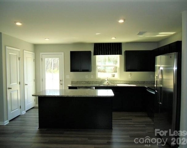 1021 Jeffrey Court Sw - Photo Thumbnail 2