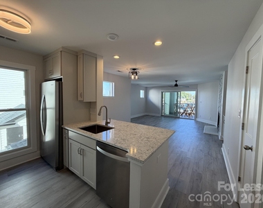 18729 Vineyard Point Lane - Photo Thumbnail 2