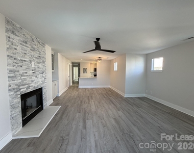 18729 Vineyard Point Lane - Photo Thumbnail 14
