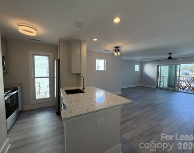 18729 Vineyard Point Lane - Photo Thumbnail 4
