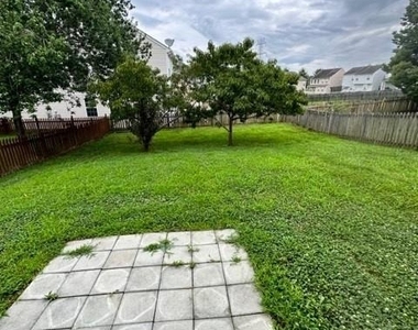 13607 Riding Hill Avenue - Photo Thumbnail 11
