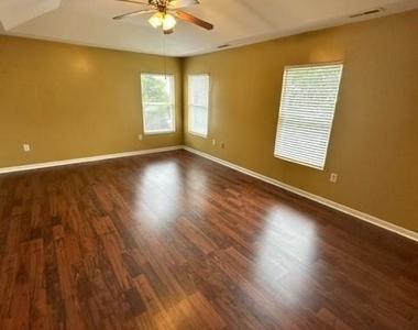 13607 Riding Hill Avenue - Photo Thumbnail 4