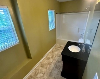 13607 Riding Hill Avenue - Photo Thumbnail 8