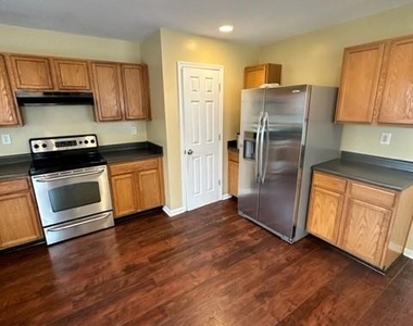 13607 Riding Hill Avenue - Photo Thumbnail 2