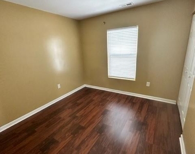 13607 Riding Hill Avenue - Photo Thumbnail 10