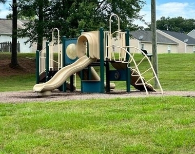 13607 Riding Hill Avenue - Photo Thumbnail 12